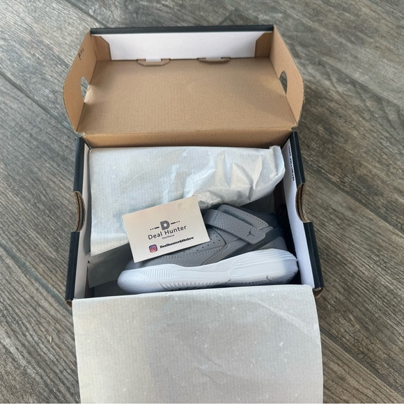 Brand New Air Jordan Max Aura 5 Toddler’s shoes “Grey” - Picture 9 of 10